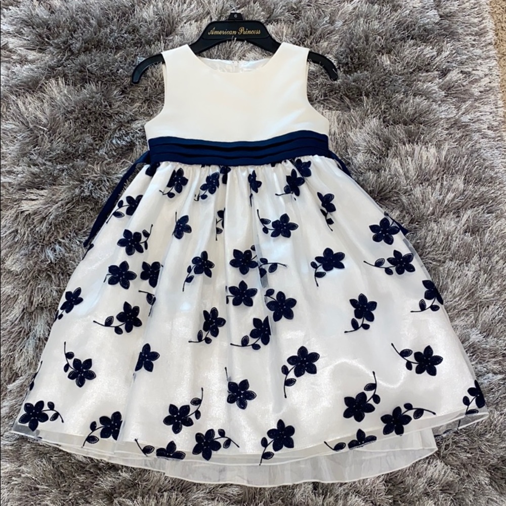 Dress - Picture 2 of 4
